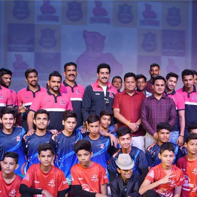 Actor Abhishek Bachchan & Jaipur Pink Panthers Team for Promotion